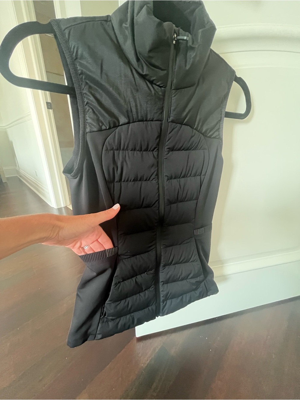 lululemon athletica women's Black Quilted lightweight Puffer Vest - Picture 2 of 6